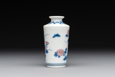 A Chinese blue, white and copper-red snuff bottle, Qing Feng 清風 mark, 18th C.