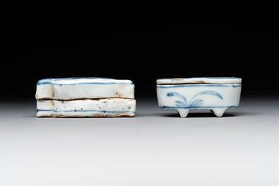 Three Chinese blue and white incense boxes and covers for the Japanese market, late Ming, 17th C.