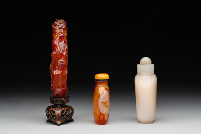 Six Chinese agate, jade and glass snuff bottles, 19/20th C.