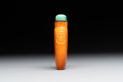 A rare Chinese amber snuff bottle with lion handles, 19th C.