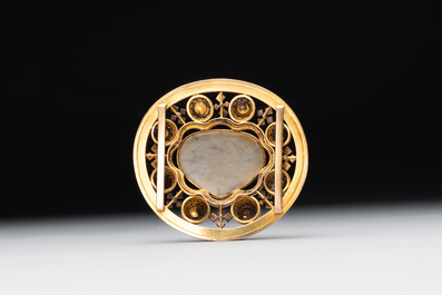 A Mughal gold belt ornament inlaid with jade, diamonds and turquoise, Delhi, Northern India, 17/18th C.