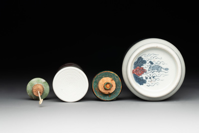 A Chinese blue, white and copper-red snuff bottle with the zodiac and a copper-red 'dragon' snuff bottle, 18/19th C.