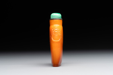 A rare Chinese amber snuff bottle with lion handles, 19th C.