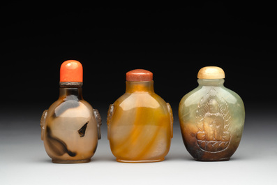Six Chinese agate, jade and glass snuff bottles, 19/20th C.