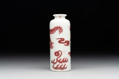 A Chinese copper-red 'dragon' snuff bottle, 18/19th C.
