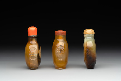 Six Chinese agate, jade and glass snuff bottles, 19/20th C.