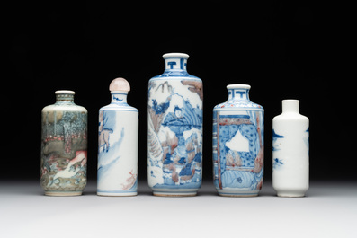Four Chinese blue, white and copper-red snuff bottles and a blue and white snuff bottle, 19/20th C.