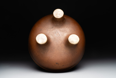 A large Chinese bronze tripod censer with two handles, 19th C.