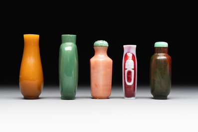 Nine monochrome Chinese porcelain and glass snuff bottles, 19/20th C.