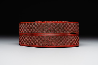 A Chinese quadrifoil red cinnabar lacquer box and cover with figural design, 19/20th C.