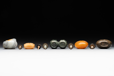 Five Chinese jade and hardstone snuff bottles, 20th C.