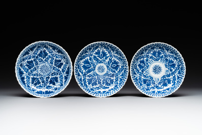 Five fine Chinese blue and white cups and saucers, 19th C.