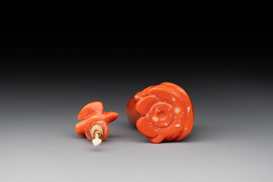 A Chinese carved red coral 'boy and vase' snuff bottle and stopper, 19th C.