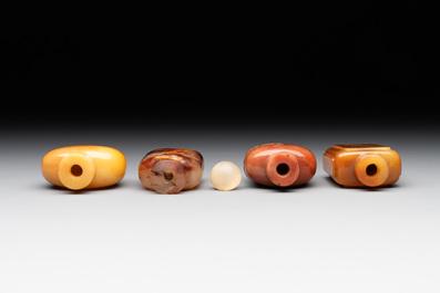 Four Chinese jade and hardstone snuff bottles, 19/20th C.