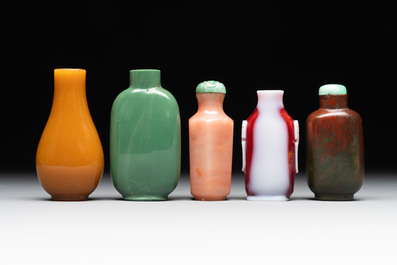Nine monochrome Chinese porcelain and glass snuff bottles, 19/20th C.