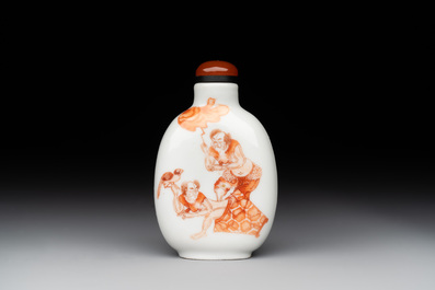 A fine Chinese iron-red 'Zhongkui' snuff bottle, 19th C.