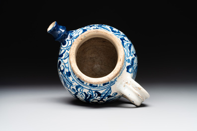 A blue and white Antwerp maiolica 'a foglie' wet drug jar, 2nd half 16th C.