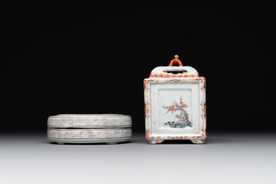 A Chinese famille rose covered seal paste box and a square famille verte covered censer, Qianlong mark, 19th C.