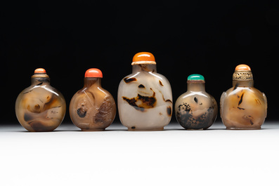 Five fine Chinese agate snuff bottles, Qing