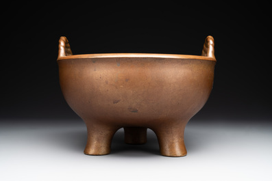 A large Chinese bronze tripod censer with two handles, 19th C.