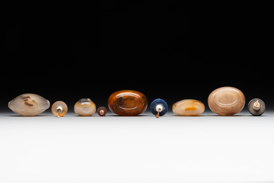 Five Chinese agate snuff bottles, 19/20th C.