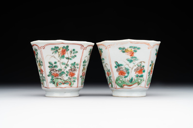A Chinese wucai rouleau vase and a pair of octagonal cups with floral design, Transitional period/Kangxi