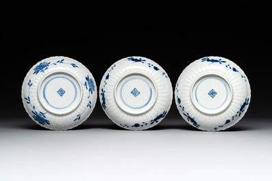 Five fine Chinese blue and white cups and saucers, 19th C.