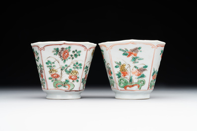 A Chinese wucai rouleau vase and a pair of octagonal cups with floral design, Transitional period/Kangxi