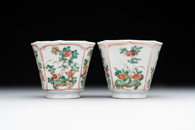 A Chinese wucai rouleau vase and a pair of octagonal cups with floral design, Transitional period/Kangxi