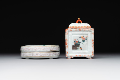A Chinese famille rose covered seal paste box and a square famille verte covered censer, Qianlong mark, 19th C.