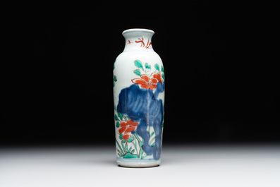 A Chinese wucai rouleau vase and a pair of octagonal cups with floral design, Transitional period/Kangxi