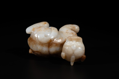 A large Chinese white and russet jade sculpture of a mythical beast, 17/18th C.