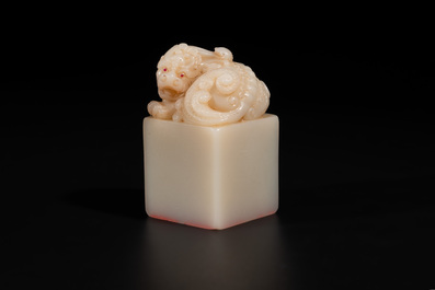 A Chinese shoushan stone 'Changchun Jushi 長春居士' seal with its original case, 18th C.