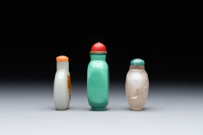 Seven various Chinese jade, agate and glass snuff bottles, 19/20th C.