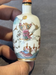 A pair of fine Chinese famille rose 'dragon boat' snuff bottles, 19th C.