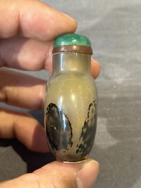 Five fine Chinese agate snuff bottles, Qing