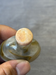 Five Chinese hardstone and glass snuff bottles, 19/20th C.