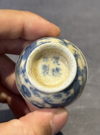 Five Chinese blue, white, copper-red and ge-type snuff bottles, Xuande, Yongzheng and Wan Yu 玩玉 mark, 18/19th C.