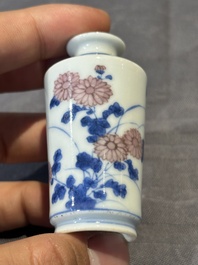 A Chinese blue, white and copper-red snuff bottle, Qing Feng 清風 mark, 18th C.