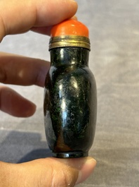 Five Chinese hardstone and glass snuff bottles, 19/20th C.
