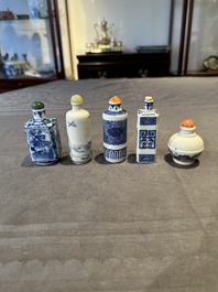 Five Chinese blue, white, copper-red and ge-type snuff bottles, Xuande, Yongzheng and Wan Yu 玩玉 mark, 18/19th C.