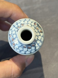 Seven various Chinese porcelain snuff bottles, Yongzheng and Qianlong mark, 19/20th C.