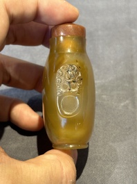Six Chinese agate, jade and glass snuff bottles, 19/20th C.