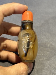 Six Chinese agate, jade and glass snuff bottles, 19/20th C.