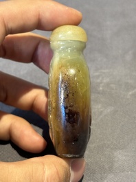 Six Chinese agate, jade and glass snuff bottles, 19/20th C.