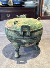 A Chinese archaic bronze tripod vessel and cover, 'ding 鼎', Eastern Zhou, Spring and Autumn period