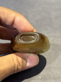 Six Chinese agate, jade and glass snuff bottles, 19/20th C.