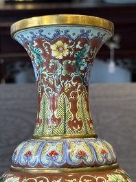 A Chinese Beijing enamel vase with floral design, 19/20th C.