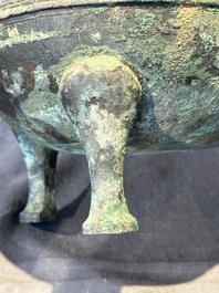 A Chinese archaic bronze tripod vessel and cover, 'ding 鼎', Eastern Zhou, Spring and Autumn period
