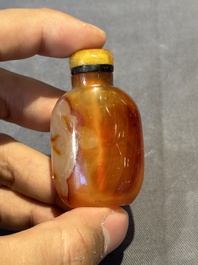 Six Chinese agate, jade and glass snuff bottles, 19/20th C.